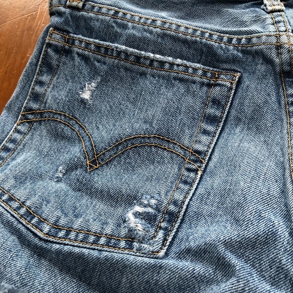 Levi's Blue Jean wedge Shorts Distressed Cut-Off Style size 26- hard to find - Picture 3 of 12